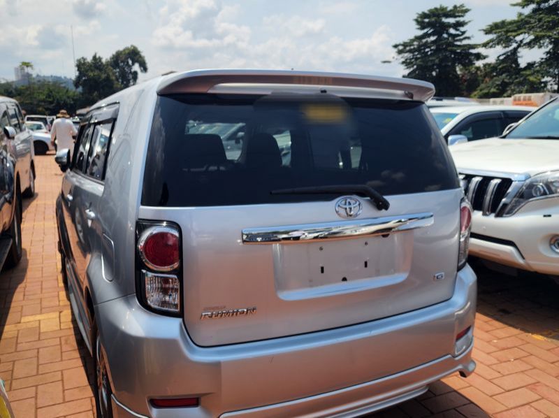 2011 Toyota Rumion pictures