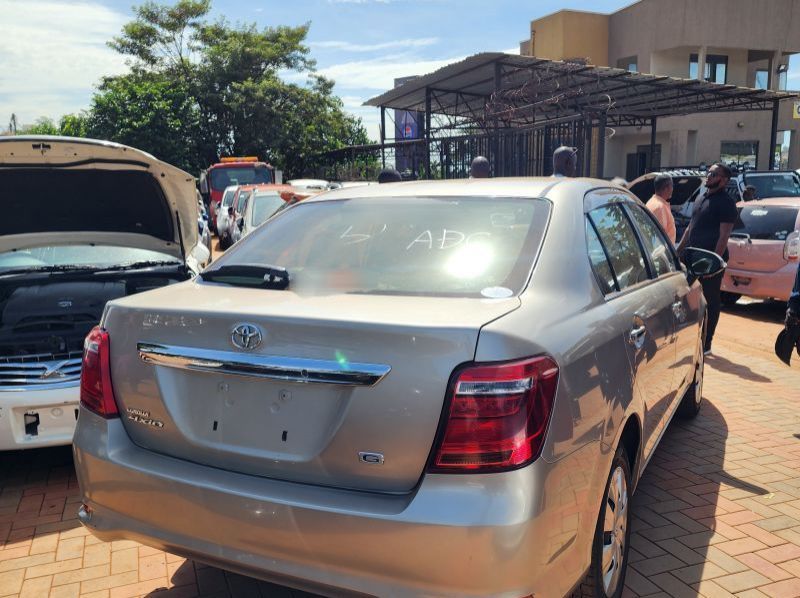 2015 Toyota Corolla Axio pictures