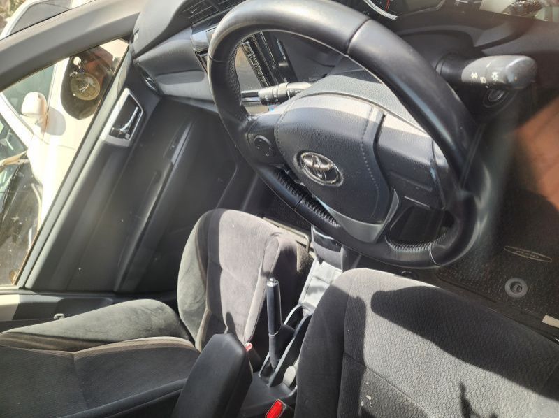 2015 Toyota Corolla Axio pictures