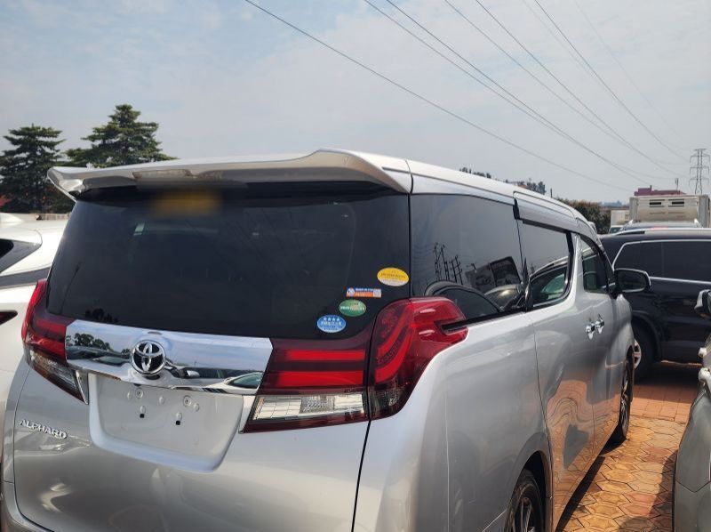 2017 Toyota Alphard pictures