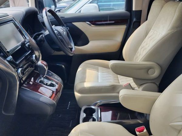 2017 Toyota Alphard pictures