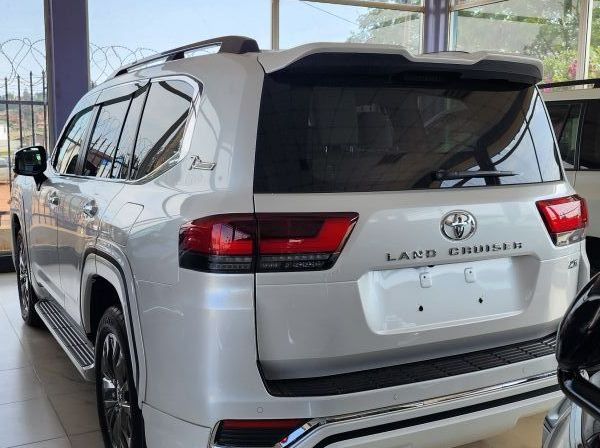 2023 Toyota Land cruiser pictures