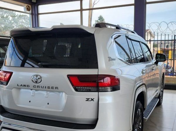 2023 Toyota Land cruiser pictures