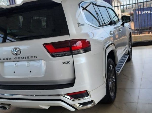 2023 Toyota Land cruiser pictures