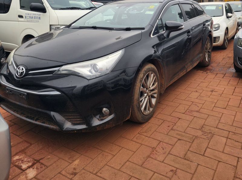 Used Toyota avensis  for sale in Kampala, Uganda