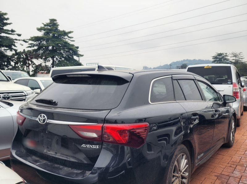 2015 Toyota avensis pictures