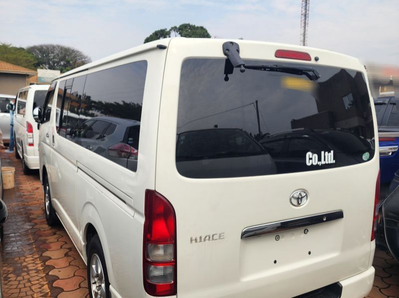 2013 Toyota Hiace pictures