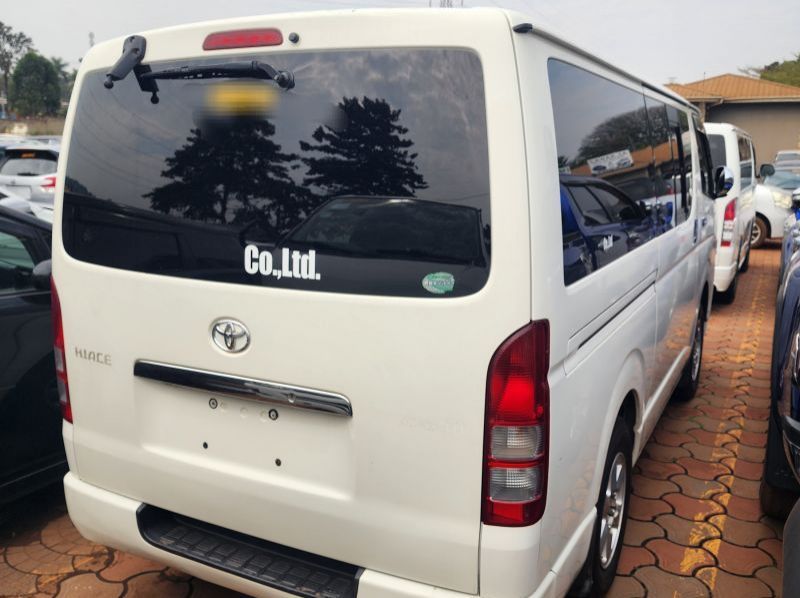 2013 Toyota Hiace pictures