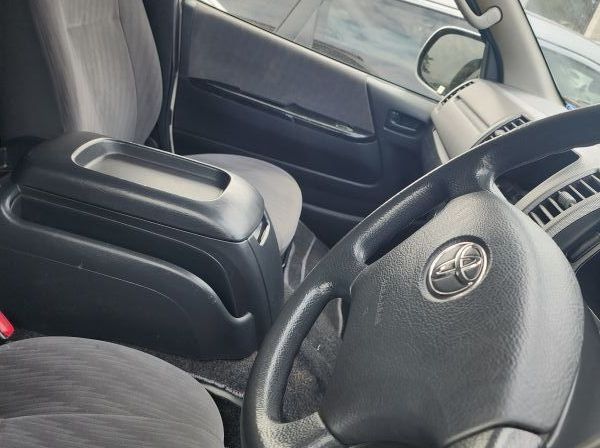 2013 Toyota Hiace pictures