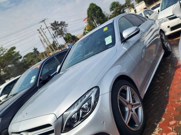 2017 Mercedes-Benz C200 pictures