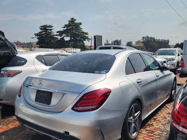 2017 Mercedes-Benz C200 pictures