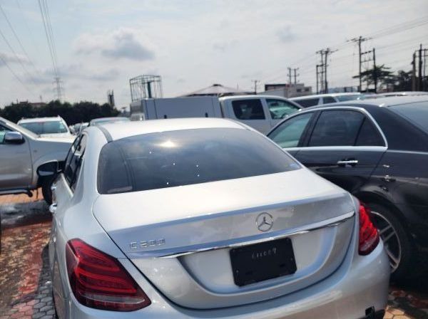 2017 Mercedes-Benz C200 pictures