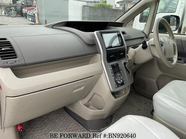 2009 Toyota NOAH  pictures