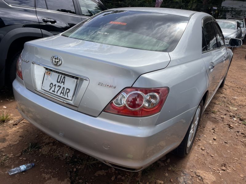 2010 Toyota mark x pictures