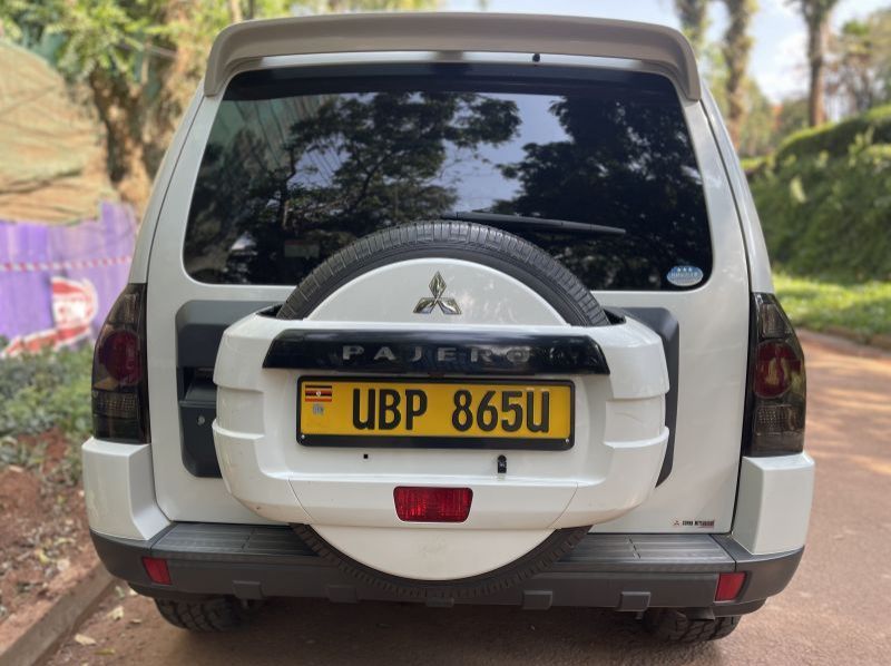 2009 Mitsubishi Pajero GDI pictures