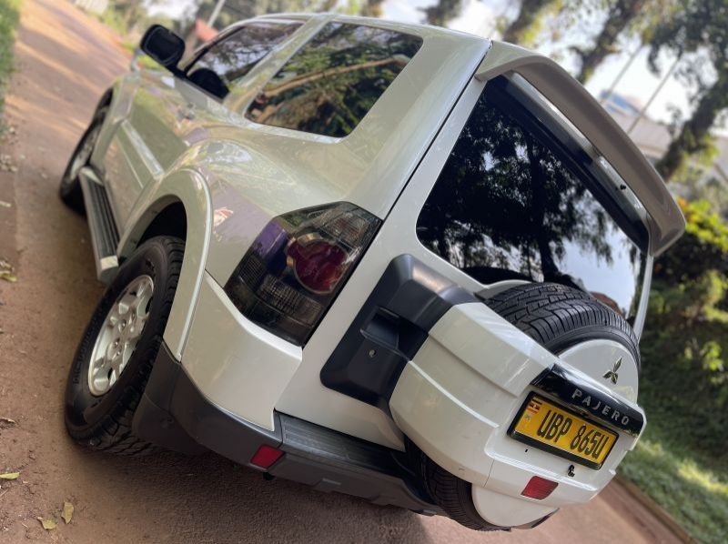 2009 Mitsubishi Pajero GDI pictures