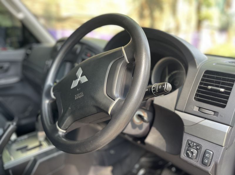 2009 Mitsubishi Pajero GDI pictures