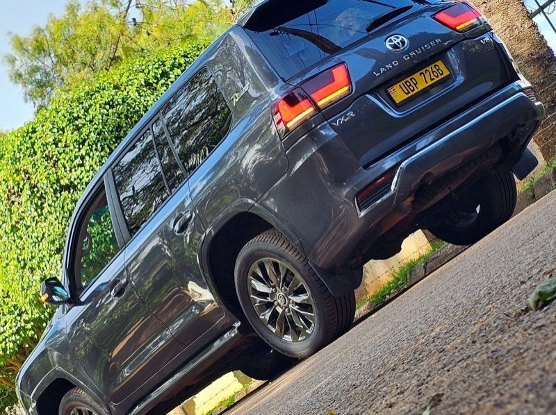 2014 Toyota v8 pictures