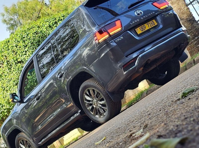 2014 Toyota v8 pictures