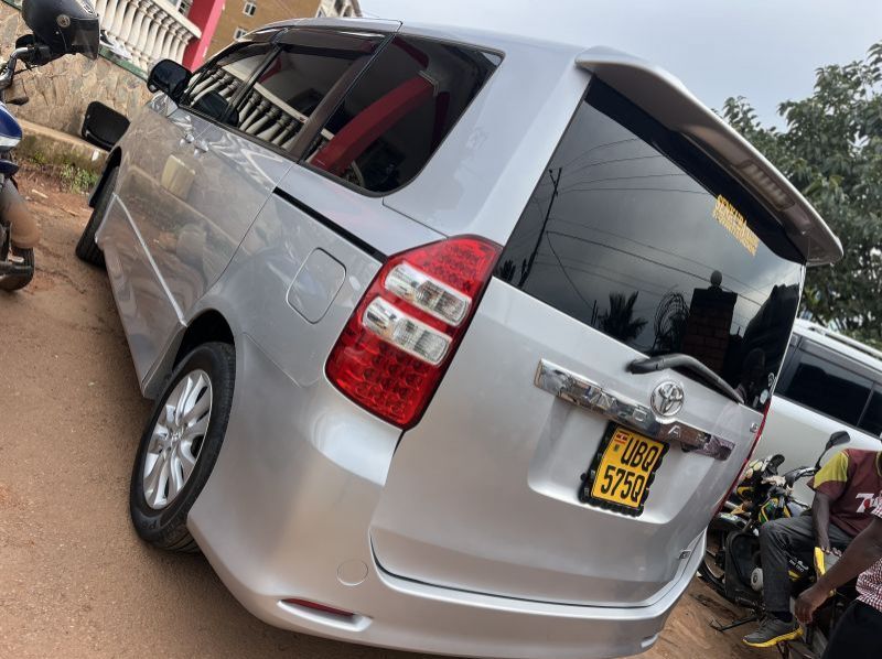 2012 Toyota Noah  pictures