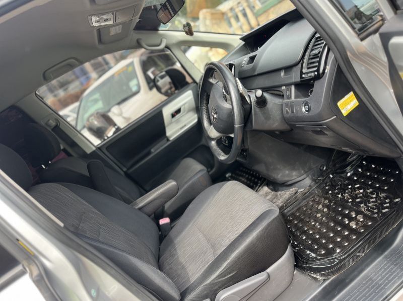 2012 Toyota Noah  pictures