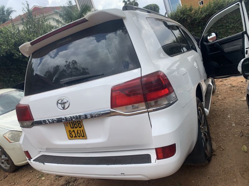 2009 Toyota Land Cruiser v8 pictures