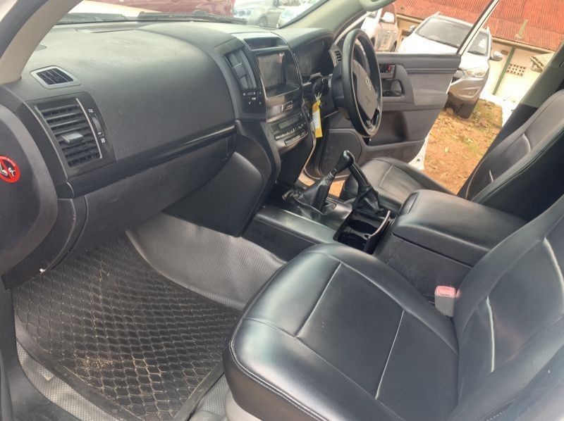 2009 Toyota Land Cruiser v8 pictures