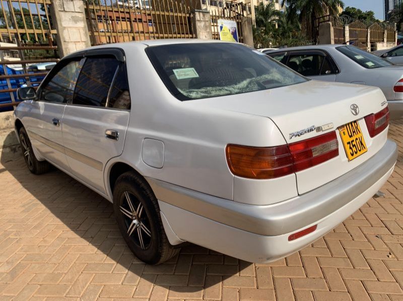 2001 Toyota premio pictures