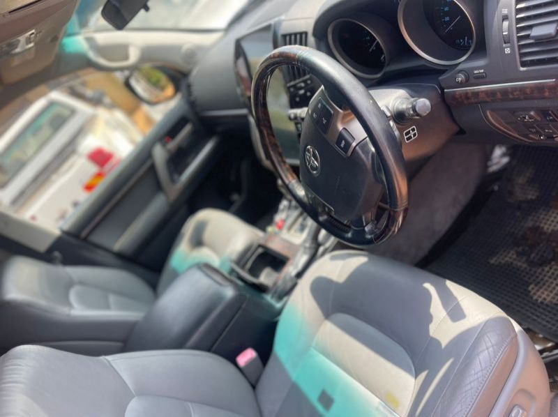 2010 Toyota land cruiser v8 pictures