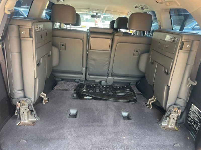 2010 Toyota land cruiser v8 pictures