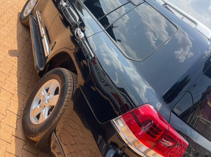 2010 Toyota land cruiser v8 pictures