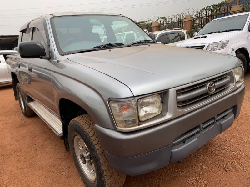 2004 Toyota hilux double cabin pictures