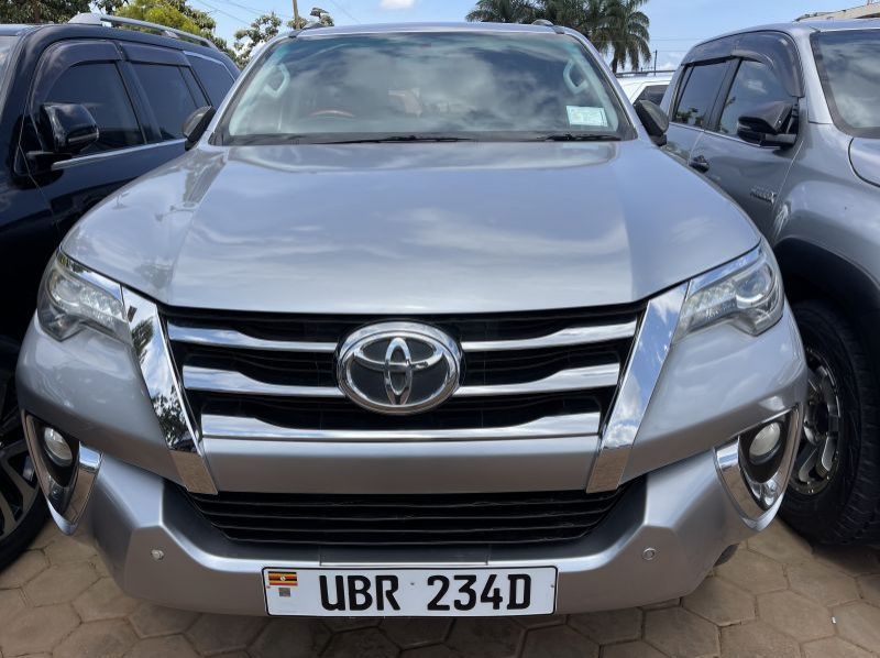 2018 Toyota fortuner pictures