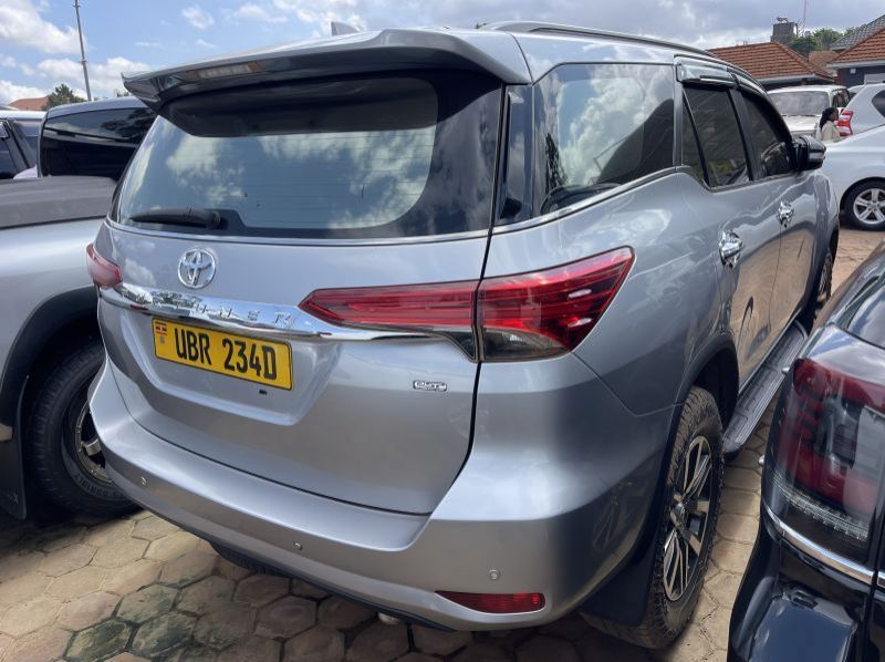 2018 Toyota fortuner pictures