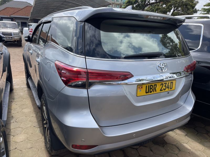 2018 Toyota fortuner pictures