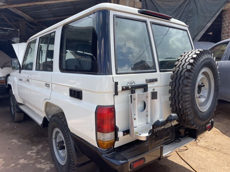 2017 Toyota land cruiser hard top pictures