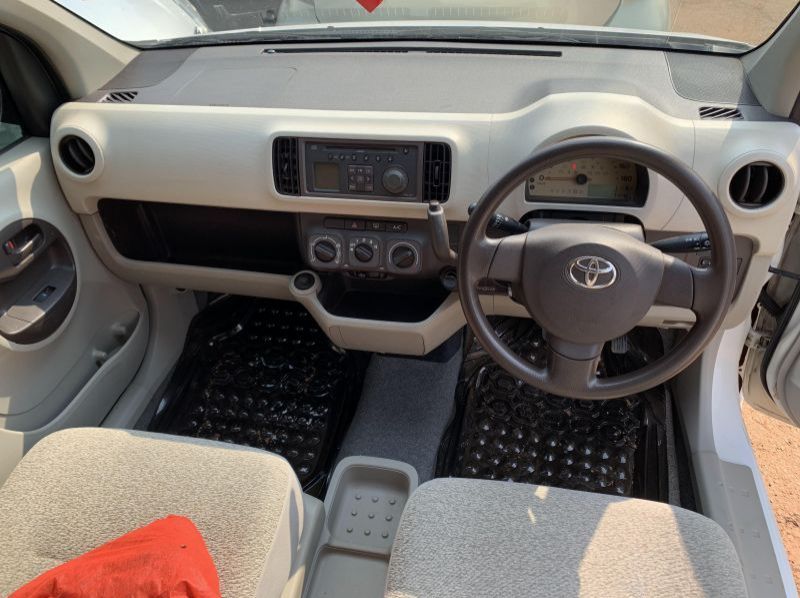 2013 Toyota passo pictures