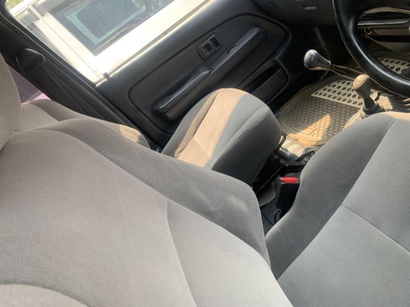 2004 Toyota hilux  pictures