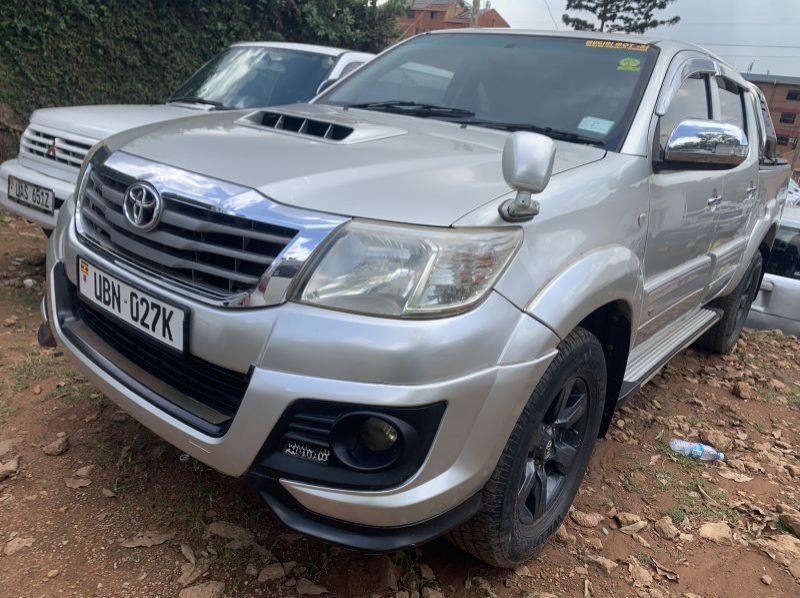 2011 Toyota hilux double cabin pictures