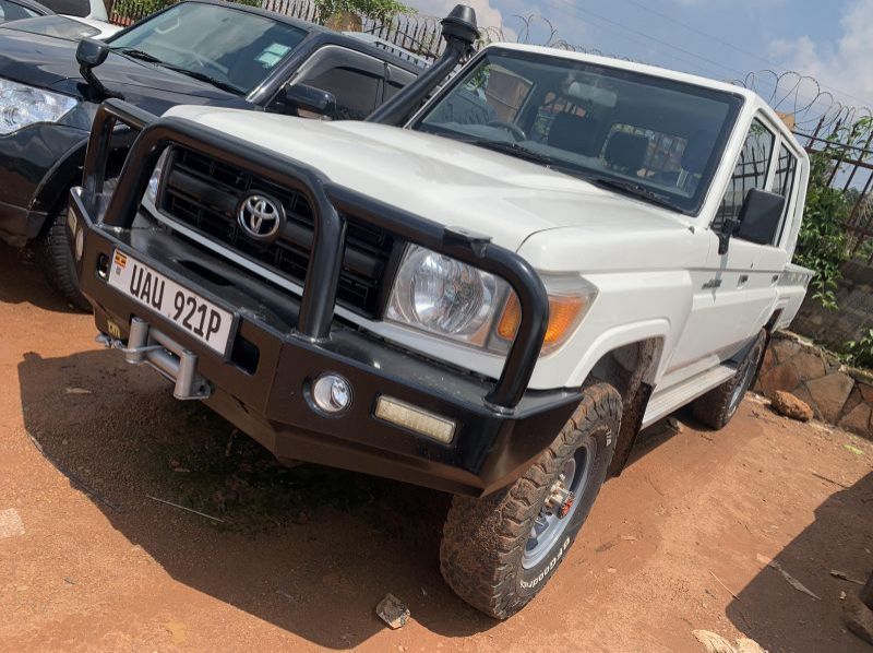 2013 Toyota land cruiser doublecabin pictures