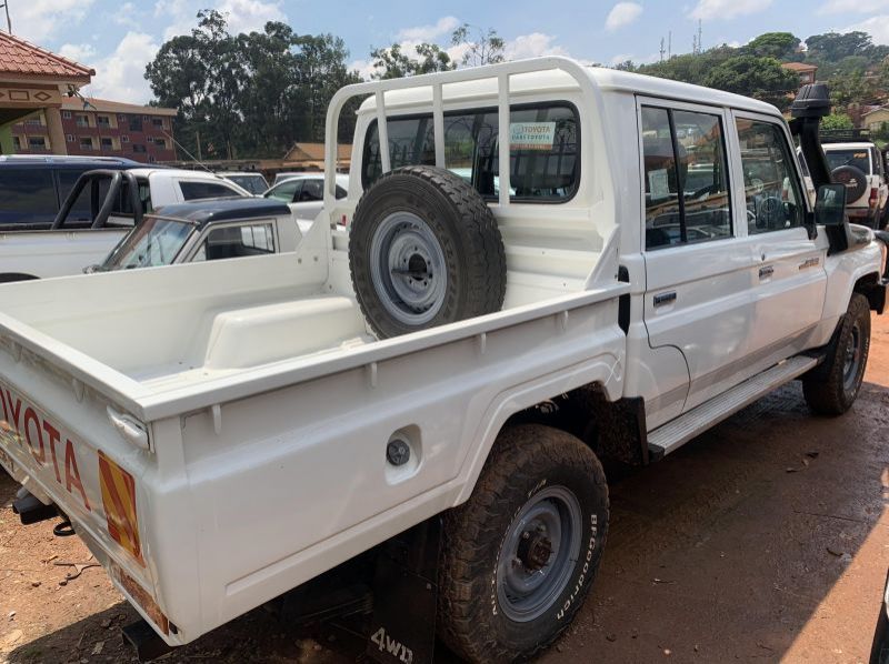 2013 Toyota land cruiser doublecabin pictures