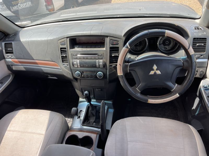 2008 Mitsubishi pajero pictures