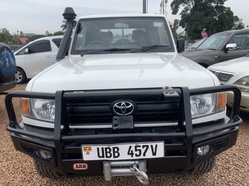 2017 Toyota land cruiser doublecabin pictures