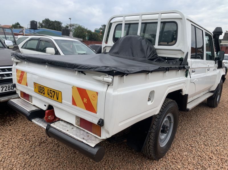 2017 Toyota land cruiser doublecabin pictures