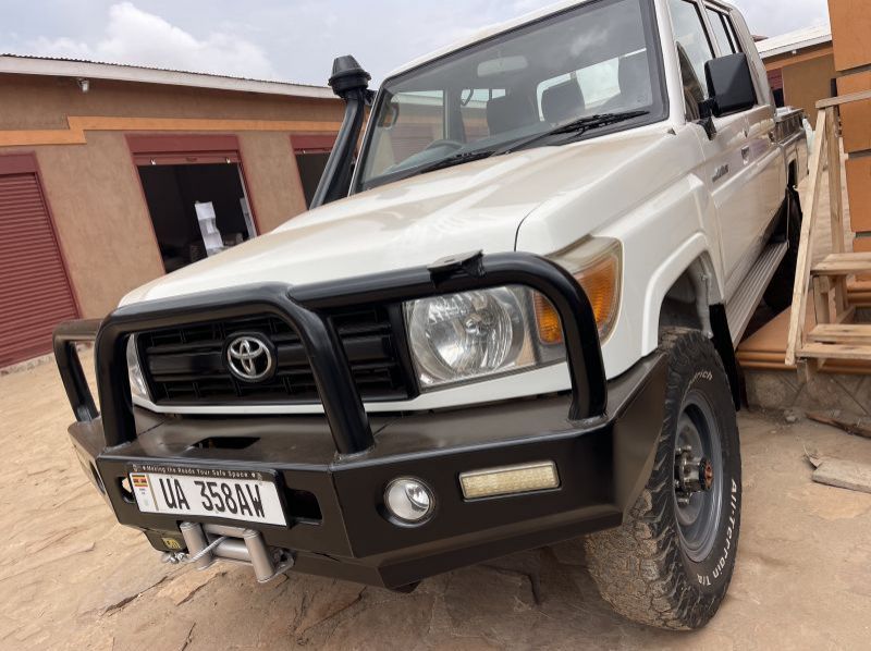 2013 Toyota land cruiser  double cabin pictures