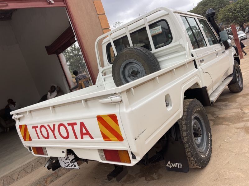 2013 Toyota land cruiser  double cabin pictures