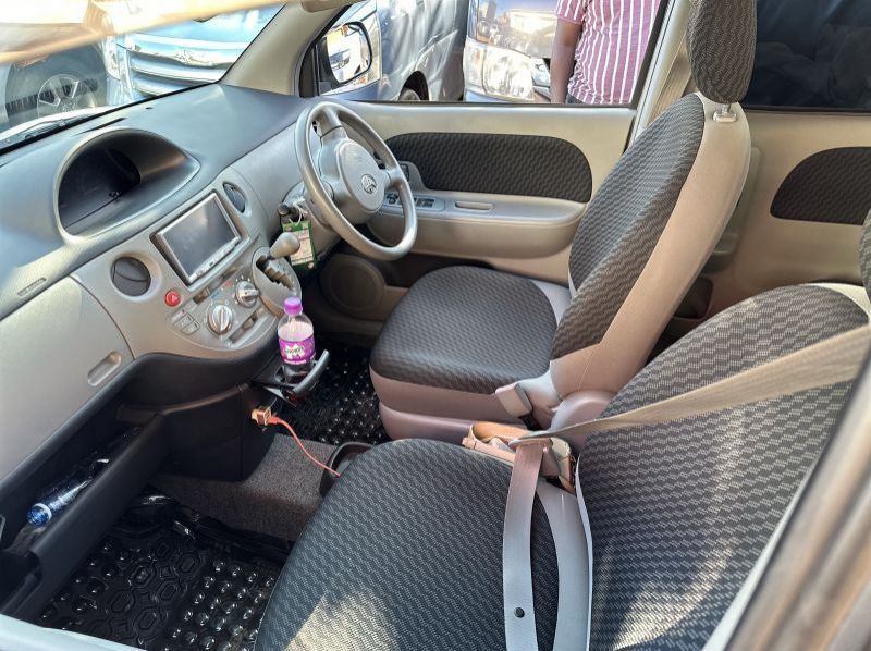 2009 Toyota Sienta pictures