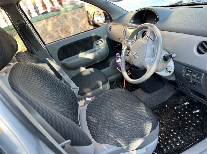 2009 Toyota Sienta pictures