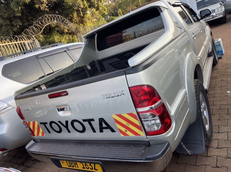 2010 Toyota hilux double cabin vigo  pictures