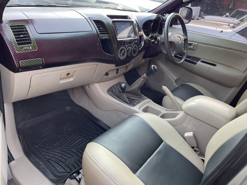 2010 Toyota hilux double cabin vigo  pictures